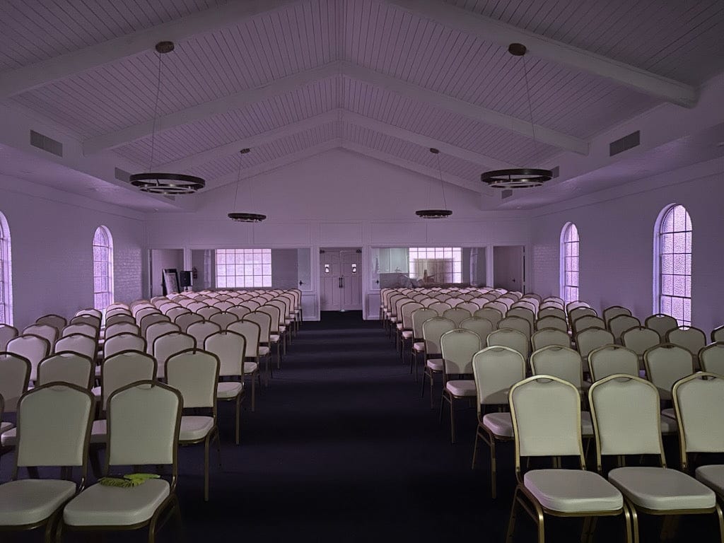 Chivari Scratch and Dent Ivory Vinyl Gold Frame Crown Back Banquet Chair CQCVI-ZF-T-SD