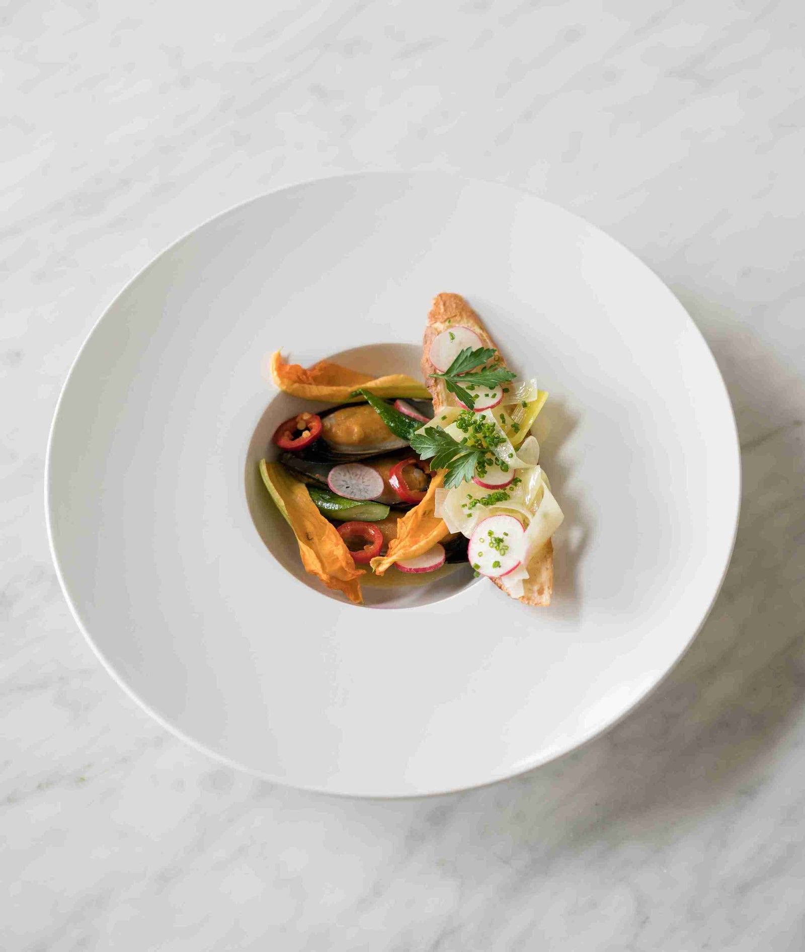 Front of the House Front of the House DBO053WHP22 Monaco 7 oz Superwhite Round Porcelain Bowl - Case of 6 FOH-DBO053WHP22