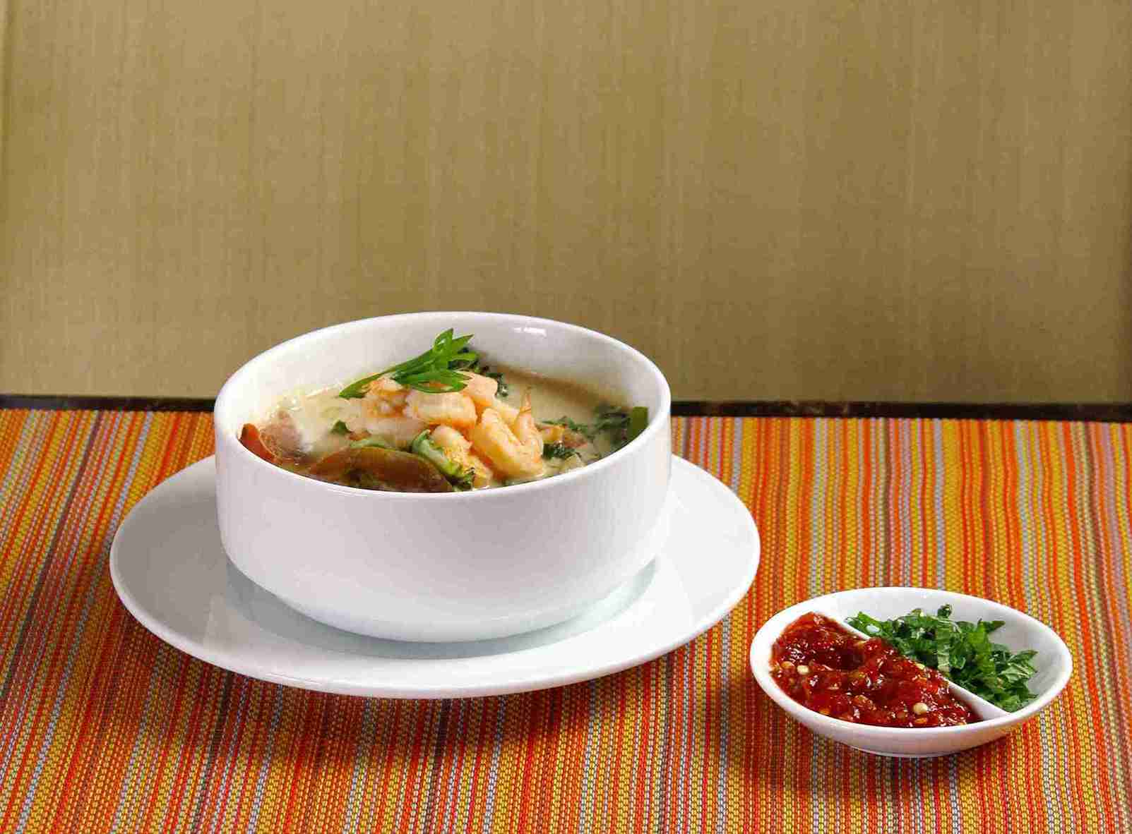 Front of the House Front of the House DBO052WHP23 Monaco 18 oz Superwhite Round Porcelain Bowl - Case of 12 FOH-DBO052WHP23